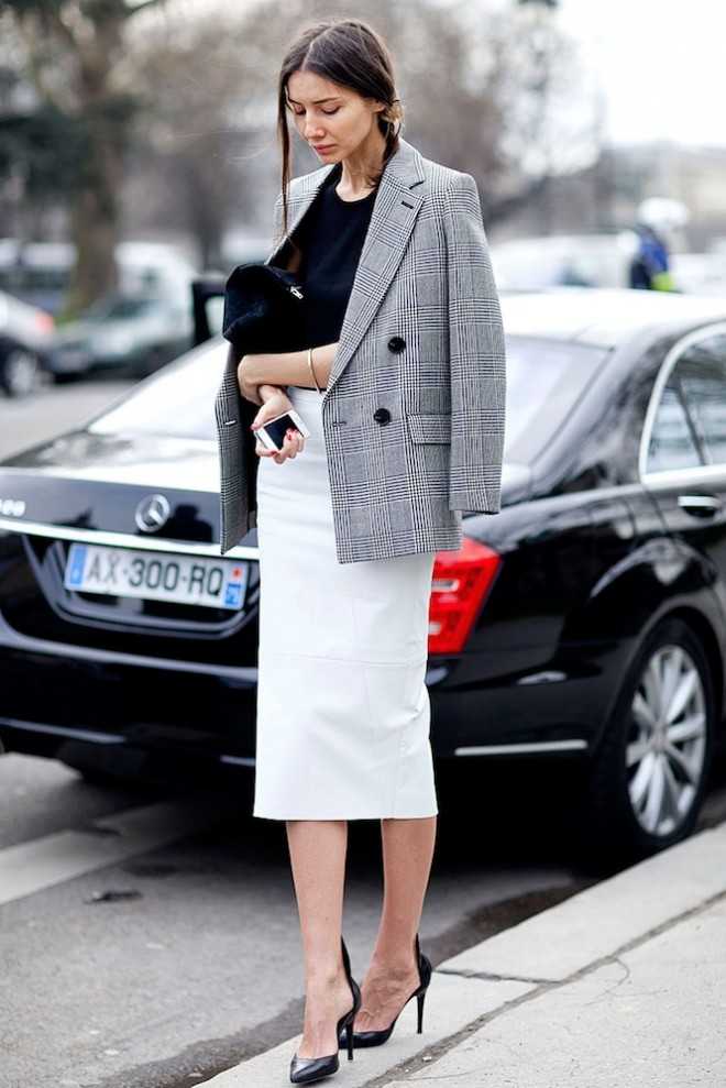 Le-Fashion-Blog-Paris-Street-Style-Black-And-White-Workwear-Inspiration-Checked-Blazer-White-Leather-Skirt-Via-Vogue-Mexico