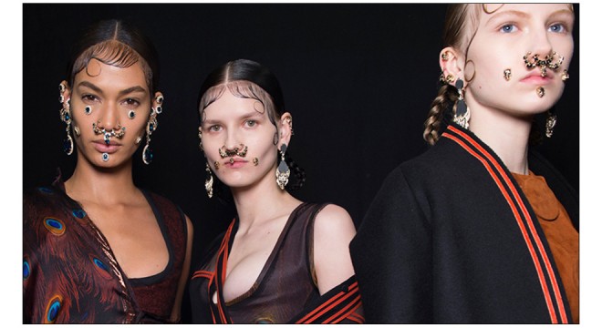 les_backstage_beaut___du_d__fil___givenchy_automne_hiver_2015_2016_286.jpeg_north_990x_white